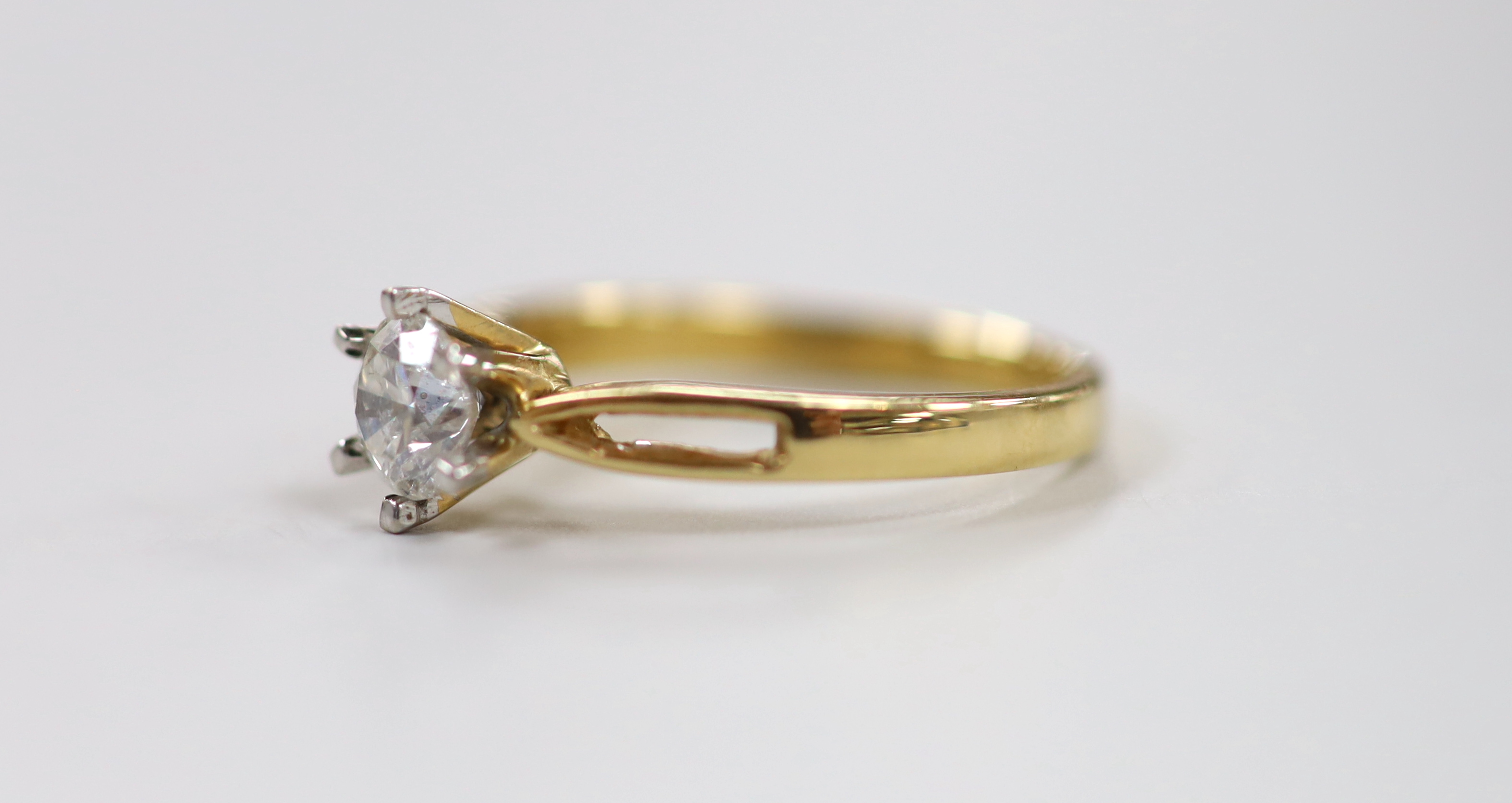 A yellow metal and solitaire diamond ring, size O, gross weight 4.2 grams